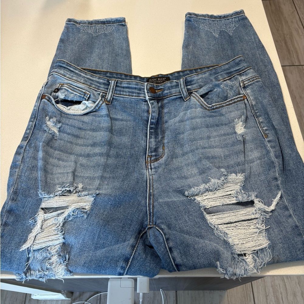 Judy Blue boyfriend fit distressed jeans size 13/31.,!